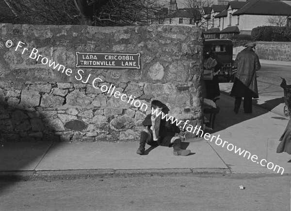 TRITONVILLE LANE BOY READING